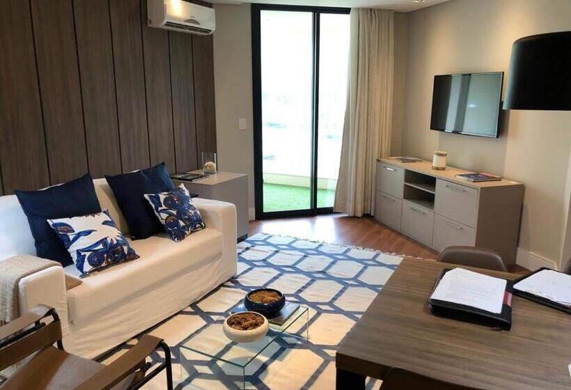 إستديو قياسى مزود بشرفة, Estúdio Novo Com Serviço De