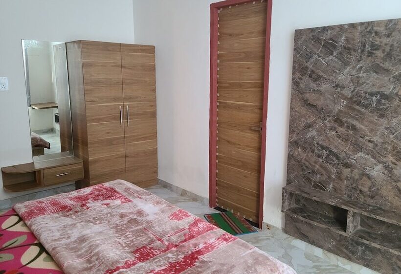 豪华房间, Roomshala 153 Hotel Krishnashrya