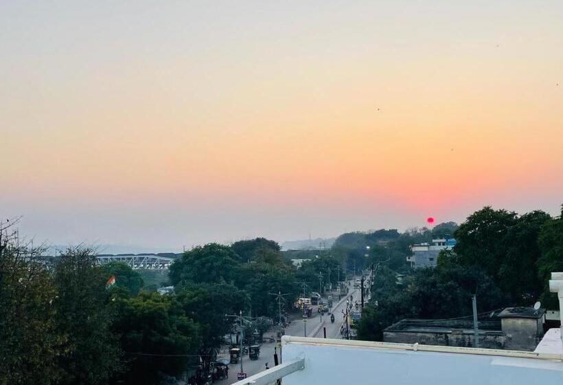Люкс Вид на Реку, Sangam View