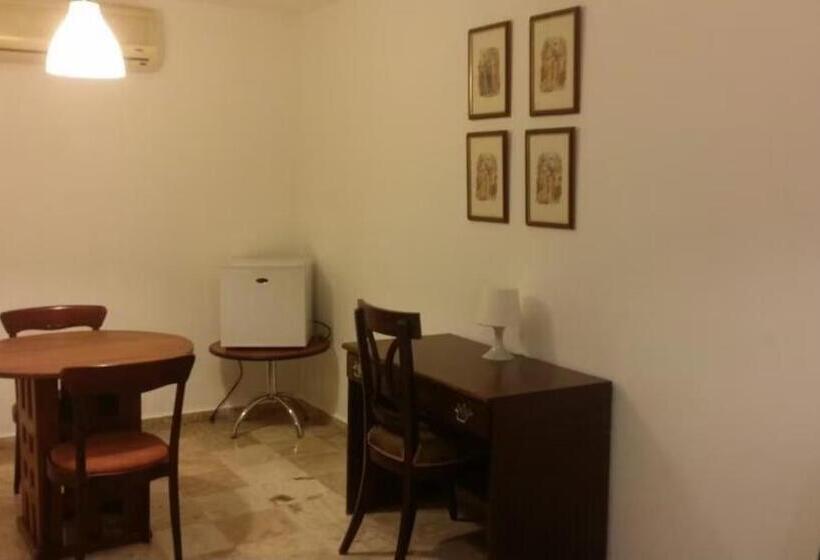 سوییت اجرایی, Tropicana Santo Domingo