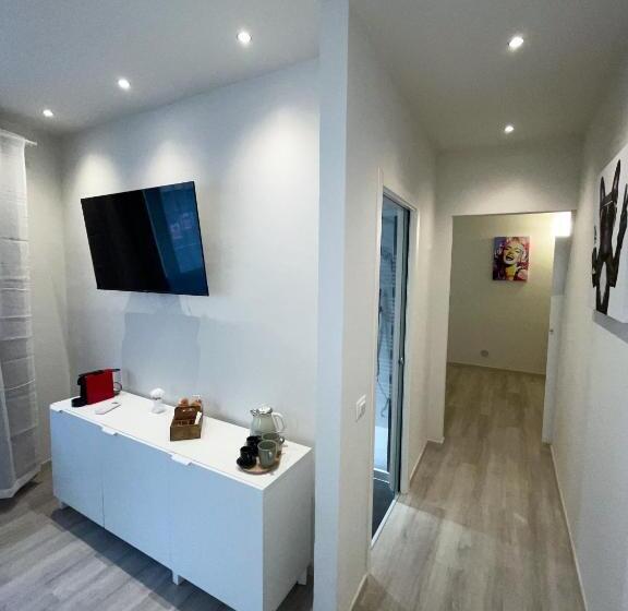 جناح جونيور عائلى, 7suites