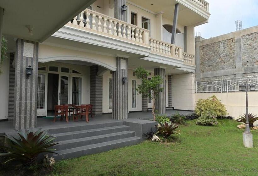 חדר סטנדרט עם טרסה, D&d Bellevue Guest House