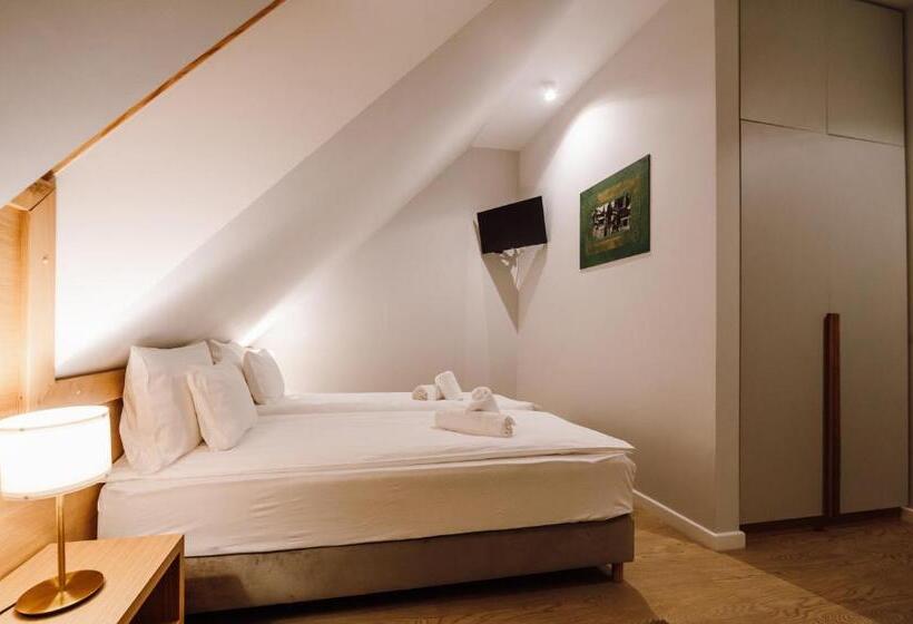 家庭套房, Pensiunea Sylvania