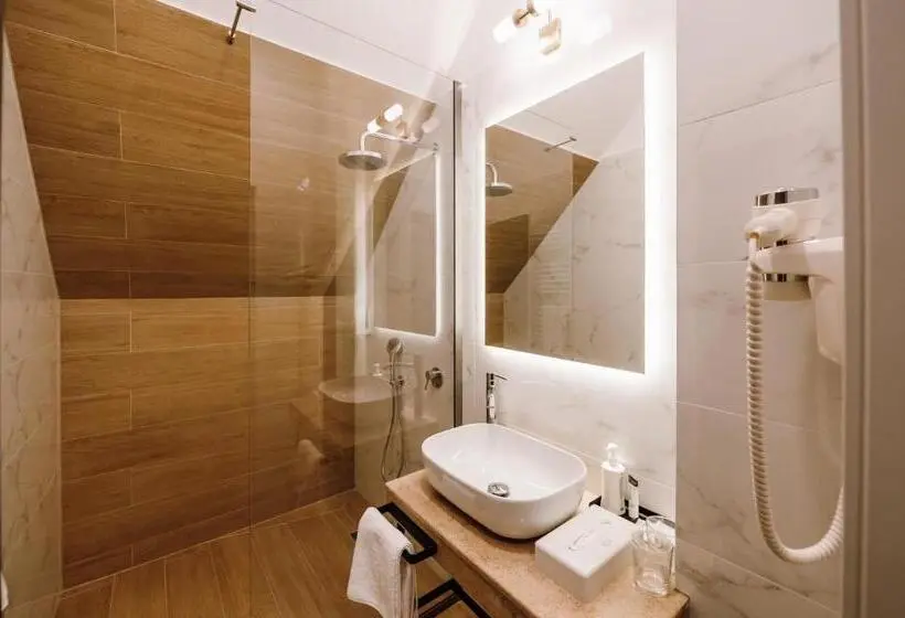 Suite Familiar, Pensiunea Sylvania