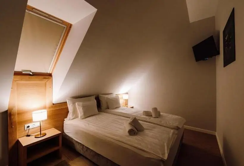 Suite Familiar, Pensiunea Sylvania