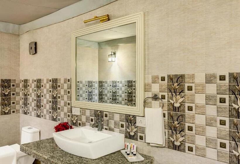 Tenda Padrão, Sterling Rewild Sariska