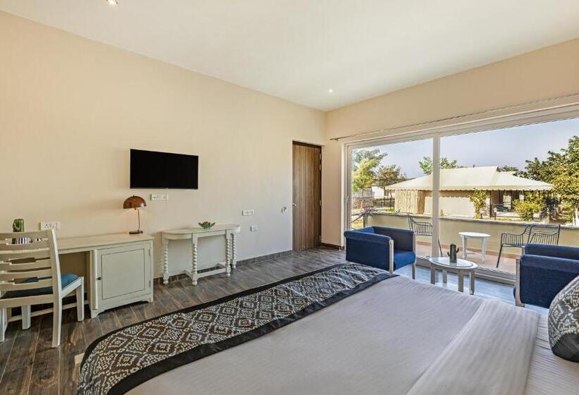 Quarto Familiar, Sterling Rewild Sariska