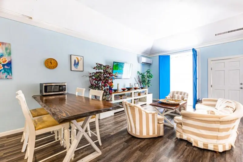 استودیوی استاندارد با چشمانداز دریا, Studio Palms Bc