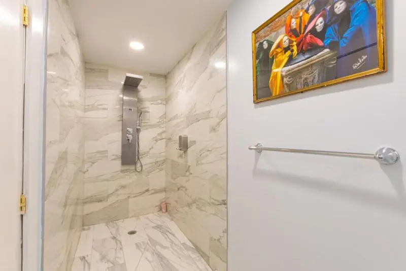 استودیوی استاندارد با چشمانداز دریا, Studio Palms Bc