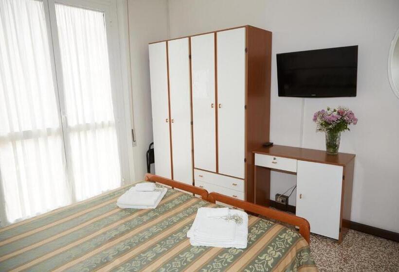 اتاق استاندارد با بالکن و چشمانداز دریا, Italiacervia Free Breakfast