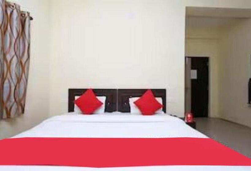 キングサイズベッドのデラックスルーム, Goroomgo Sr Palace Bhubaneswar A Luxury Collection Of Hotels   Best Hotel In Bhubaneswar