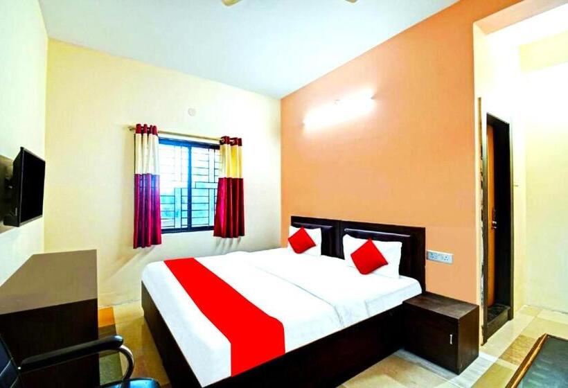 キングサイズベッドのデラックスルーム, Goroomgo Sr Palace Bhubaneswar A Luxury Collection Of Hotels   Best Hotel In Bhubaneswar