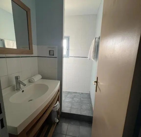 Economy Triple Room, Domaine Le Prieuré