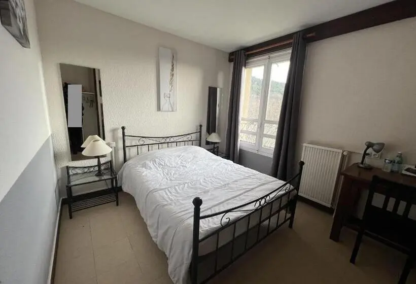 Economy Triple Room, Domaine Le Prieuré