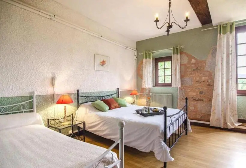 Economy Triple Room, Domaine Le Prieuré
