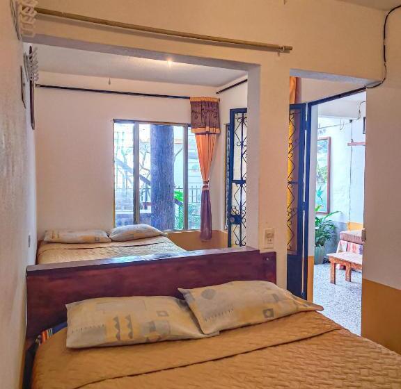 اتاق ساده سه نفره, Joyas Del Sol