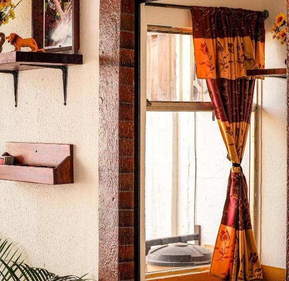 اتاق استاندارد با سرویس بهداشتی مشترک, Joyas Del Sol