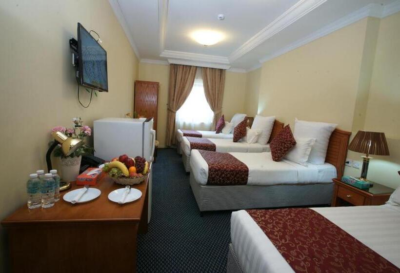 غرفة قياسية رباعية, فندق قصر الأزهر   Qasr Al Azhar