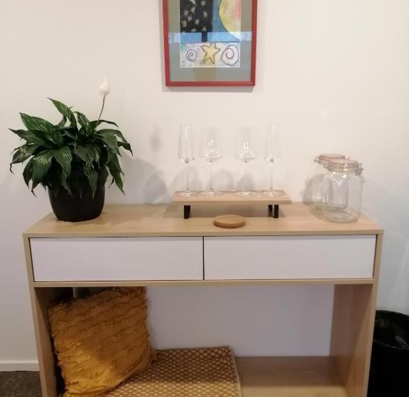 اتاق لوکس, Reeves Retreat Handy In Tasman