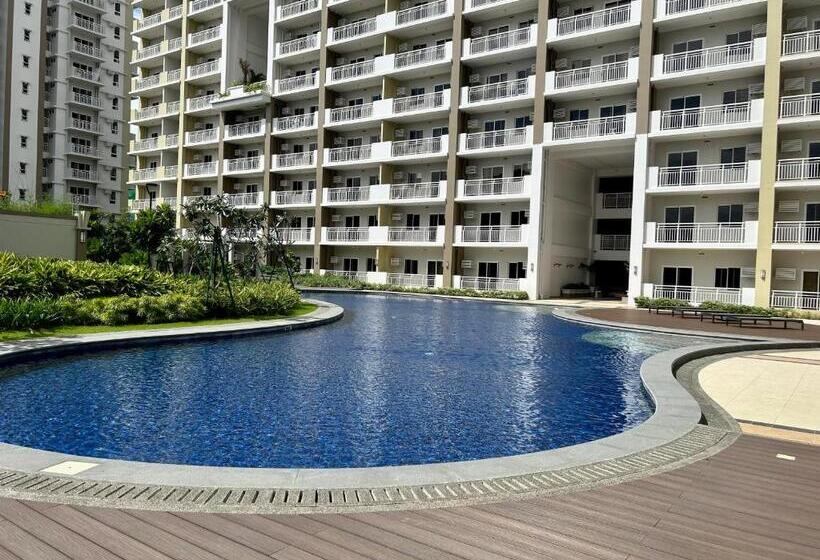 2 Bedroom Family Apartment with Views, The Atherton