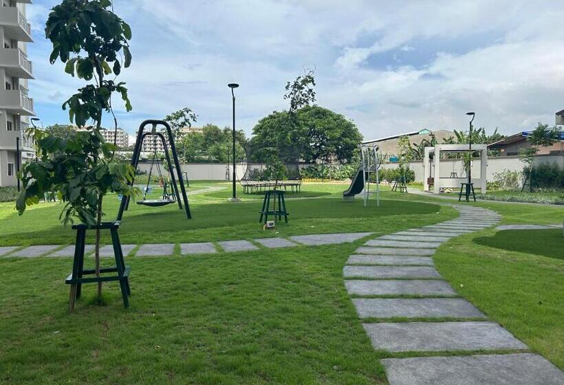 2 Bedroom Family Apartment with Views, The Atherton