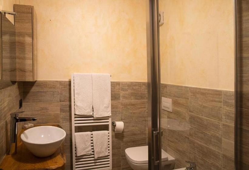 חדר סטנדרט לשלושה, Albergo Ristorante Da Elia