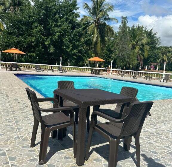 Семейный Номер Совместный Санузел, Hacienda Con Piscina Privada/aire Acondicionado/jacuzzi