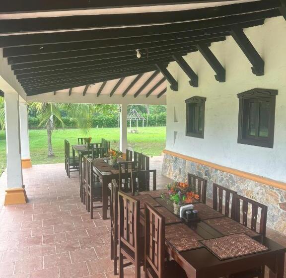 Семейный Номер Совместный Санузел, Hacienda Con Piscina Privada/aire Acondicionado/jacuzzi
