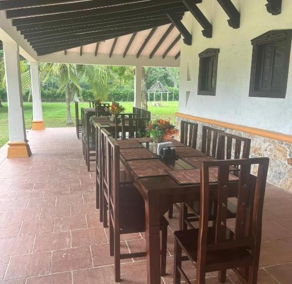 اتاق خانوادگی با سرویس بهداشتی مشترک, Hacienda Con Piscina Privada/aire Acondicionado/jacuzzi