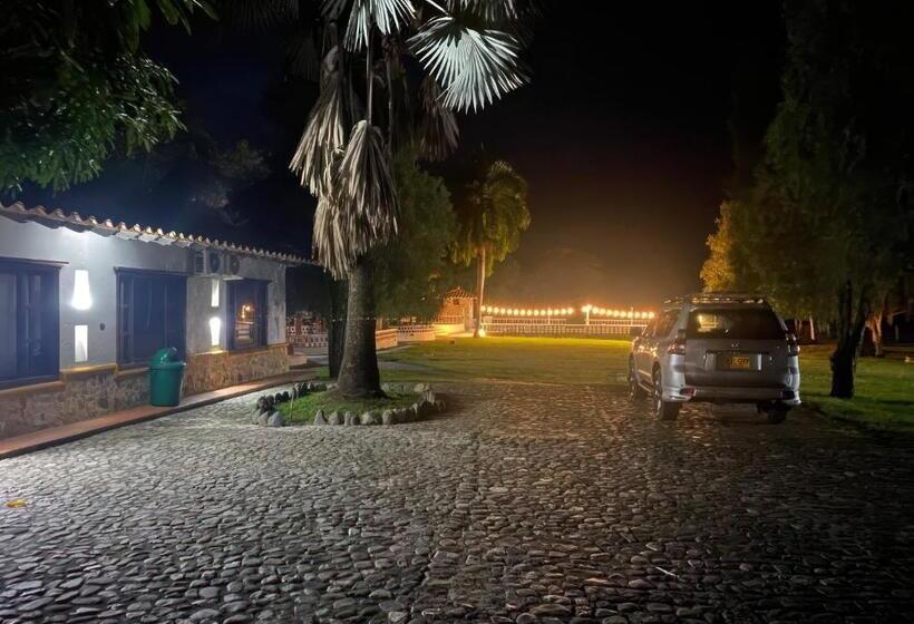 اتاق ساده سه‌ نفره, Hacienda Con Piscina Privada/aire Acondicionado/jacuzzi