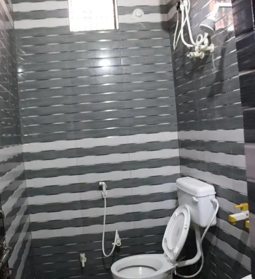 バルコニー付きスタンダードトリプルルーム, K.d. Dham Near Prem Mandir
