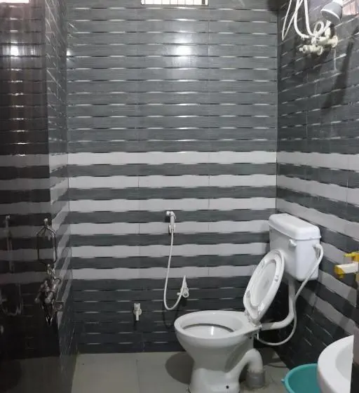 バルコニー付きスタンダードトリプルルーム, K.d. Dham Near Prem Mandir