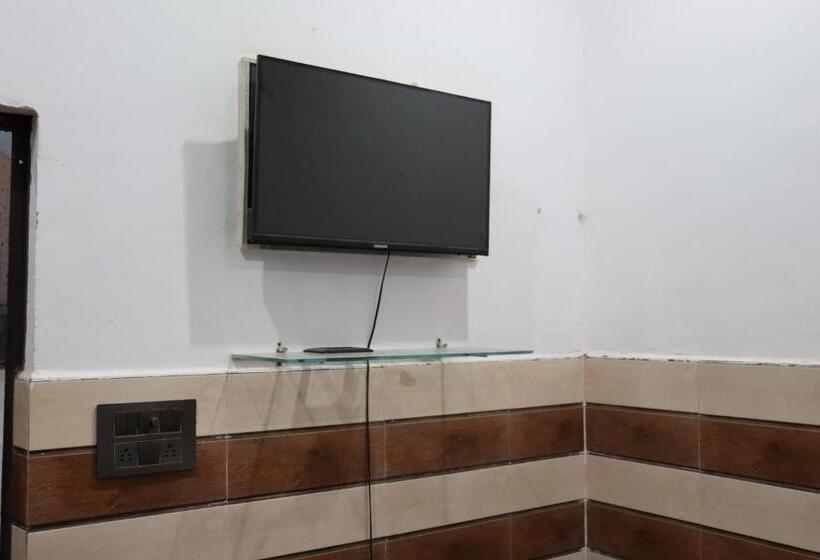 デラックスルーム, K.d. Dham Near Prem Mandir