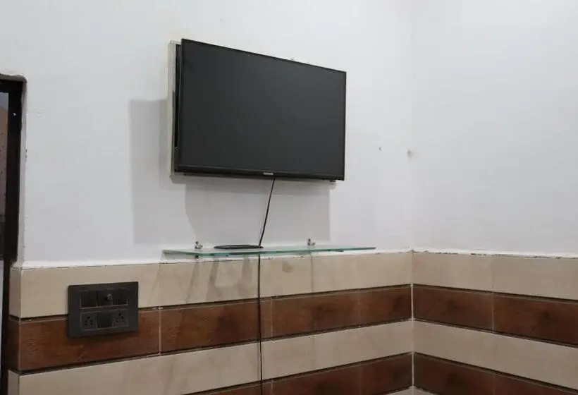 デラックスルーム, K.d. Dham Near Prem Mandir