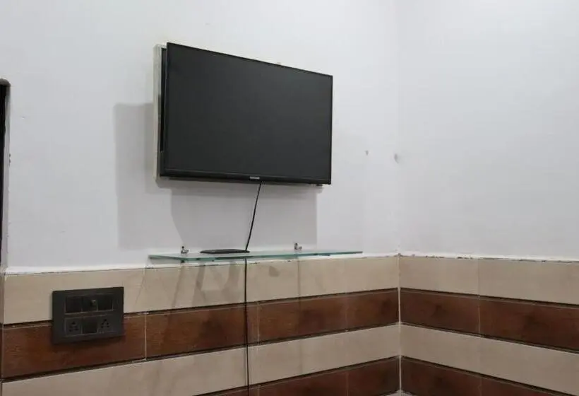 デラックスルーム, K.d. Dham Near Prem Mandir