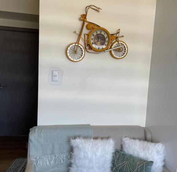 디럭스 트리플 룸, Northwoods Place Condominium