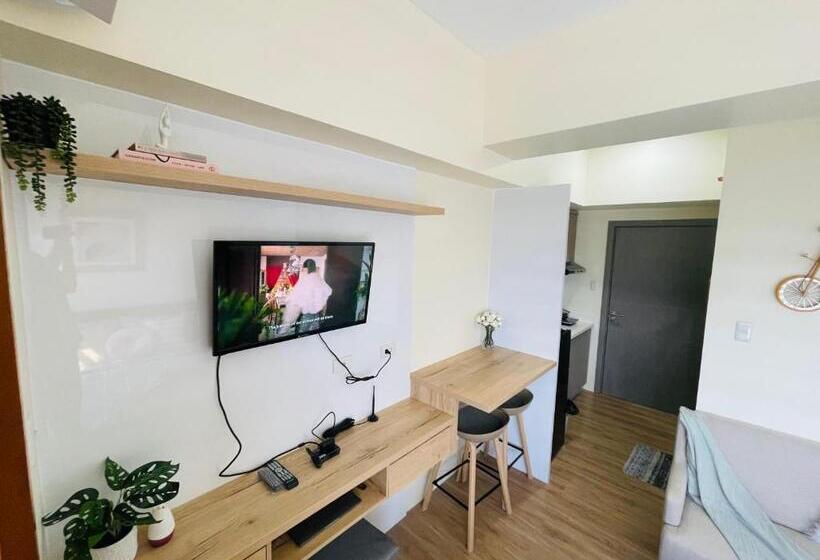 חדר דלוקס לשלושה, Northwoods Place Condominium