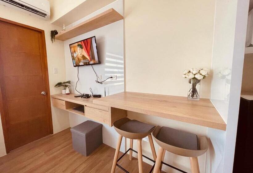 חדר דלוקס לשלושה, Northwoods Place Condominium