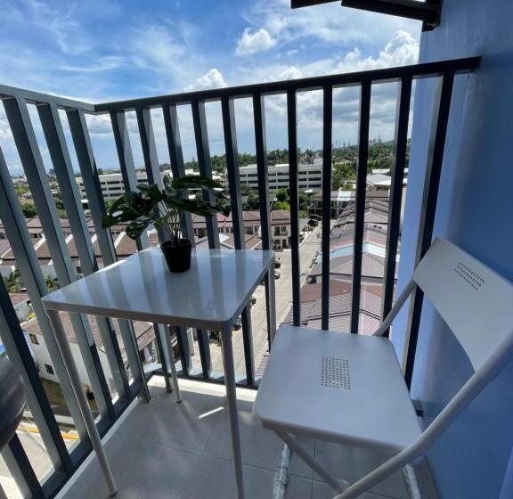 디럭스 트리플 룸, Northwoods Place Condominium