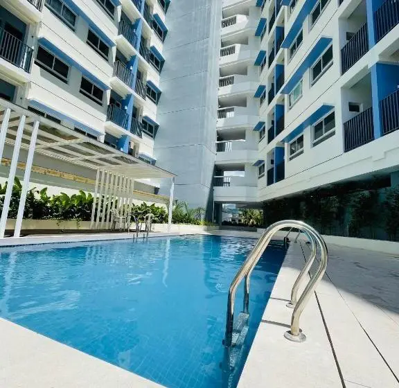 デラックストリプルルーム, Northwoods Place Condominium