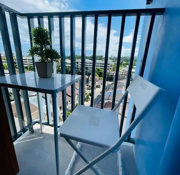 デラックストリプルルーム, Northwoods Place Condominium