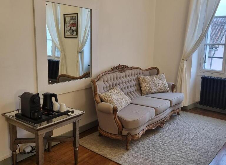 Deluxe room with river view, Chez Jack Confolens