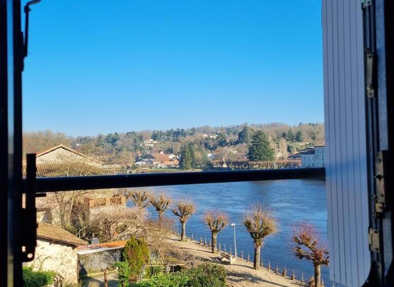 Deluxe room with river view, Chez Jack Confolens