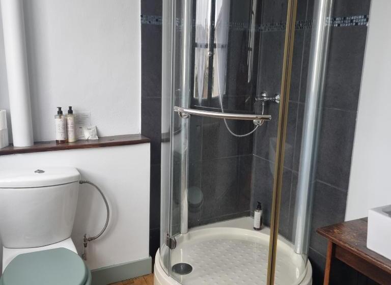 デラックスルーム, Chez Jack Confolens