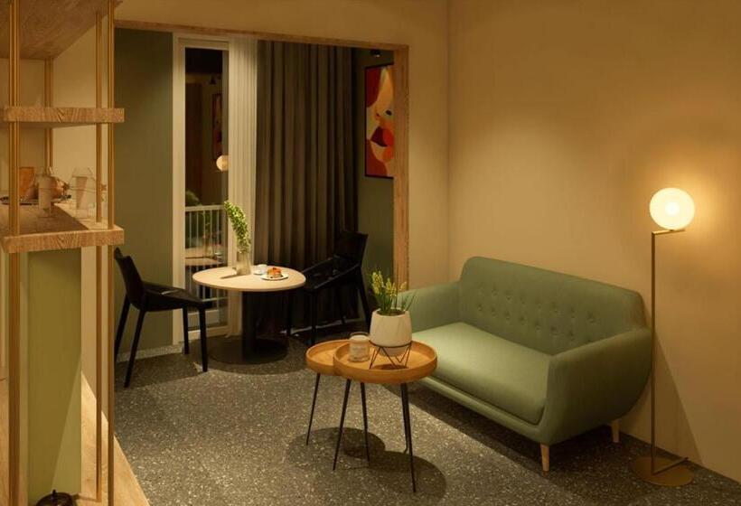 اتاق سوپریور با تخت بزرگ, Jim’s House