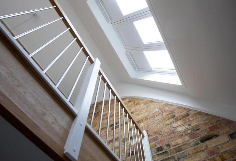 חדר סופריור לארבעה, L Havsporten