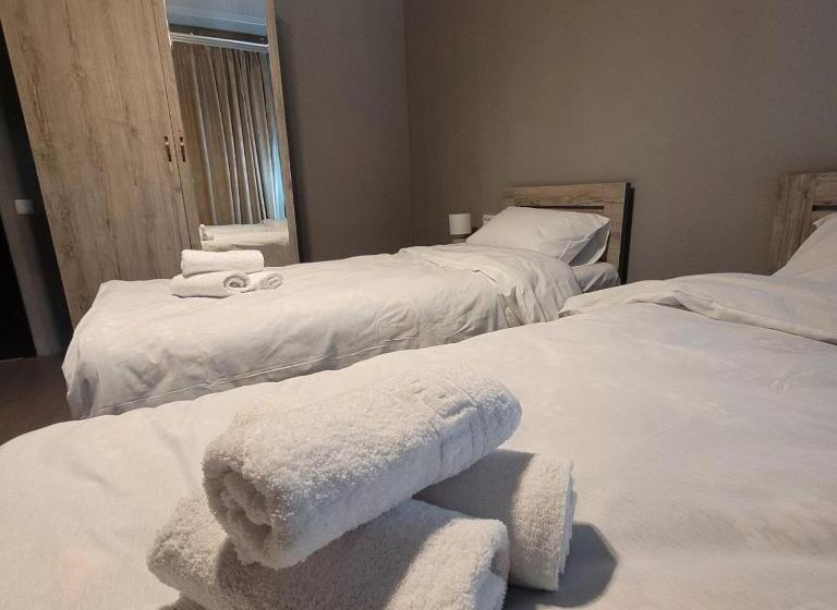 اتاق استاندارد سه نفره, Lumi