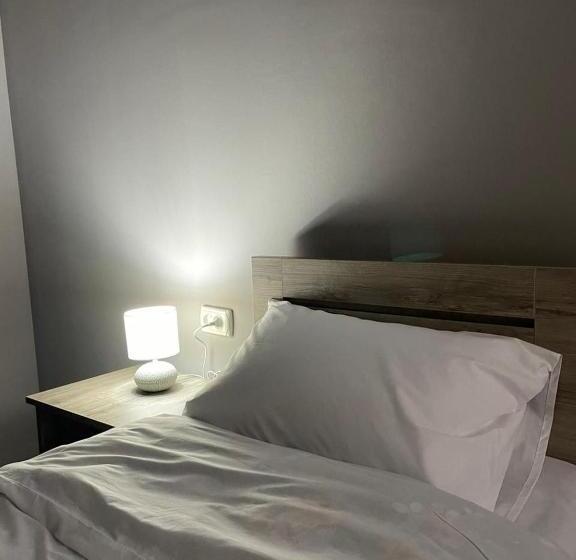 اتاق استاندارد با سرویس بهداشتی مشترک, Lumi