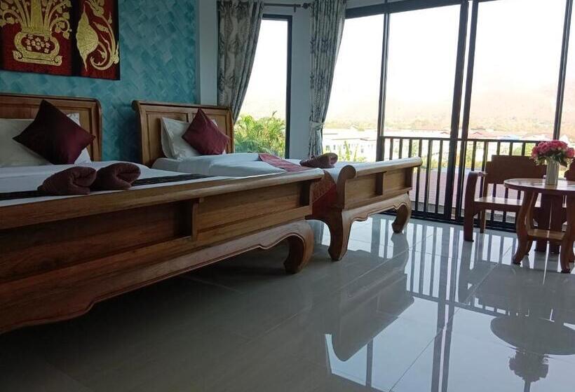 Standard Kolmen Hengen Huone, พลอยไพลินploypailin