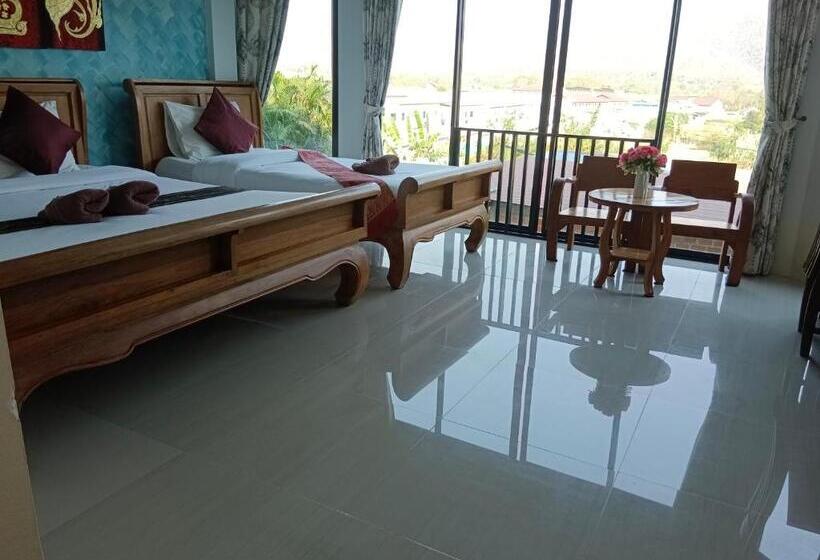 Standard Kolmen Hengen Huone, พลอยไพลินploypailin